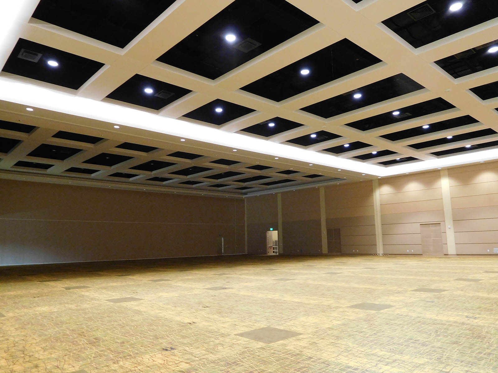 Large ballroom with overhead recessed lighting system